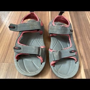 North side girl’s sandals